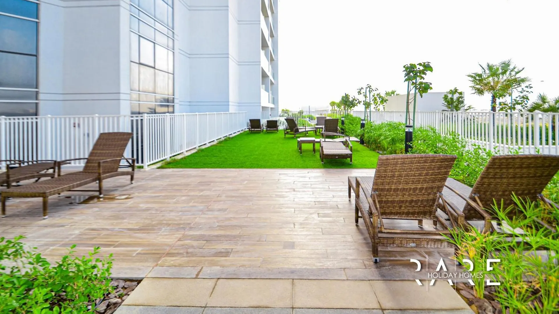 Rare Holiday Homes - Carson Tower B - Damac Hills - R3308 Dubai