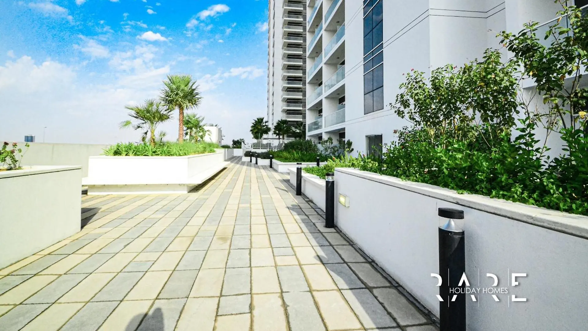 Rare Holiday Homes - Carson Tower B - Damac Hills - R3308 Dubai