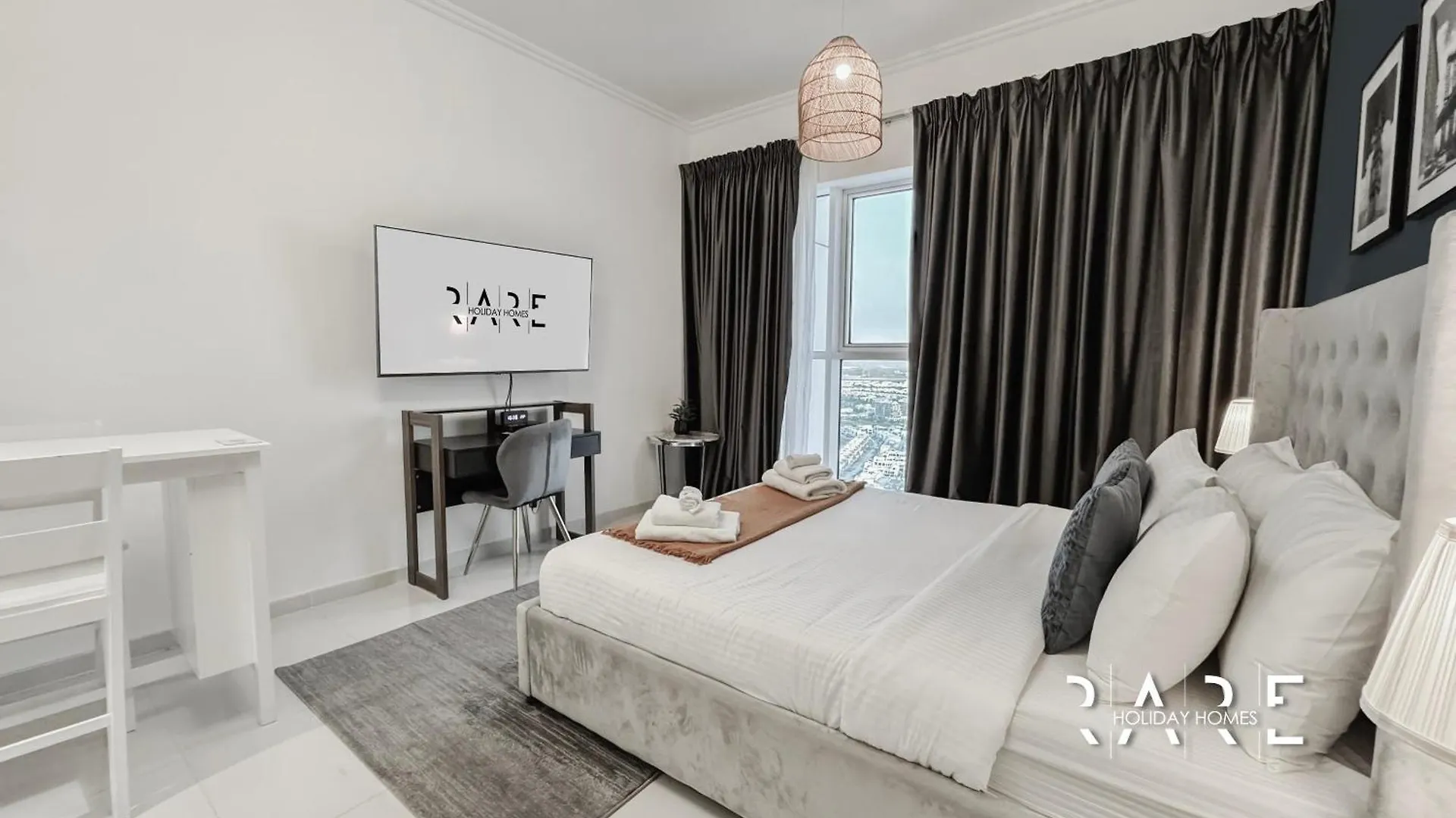 Rare Holiday Homes - Carson Tower B - Damac Hills - R3308 迪拜 公寓