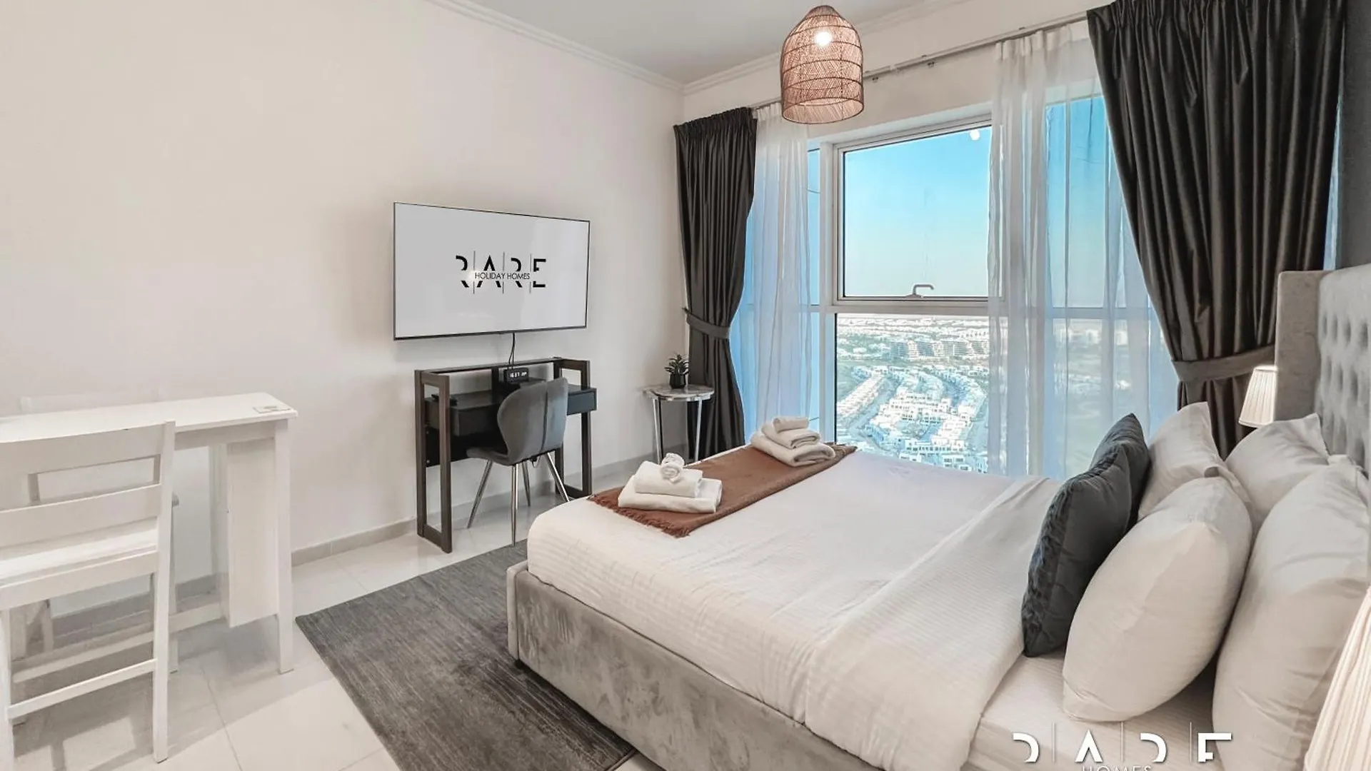 Rare Holiday Homes - Carson Tower B - Damac Hills - R3308 迪拜 0*,  阿拉伯联合酋长国