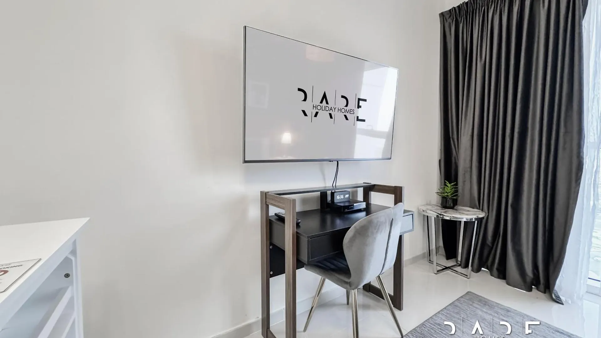 Rare Holiday Homes - Carson Tower B - Damac Hills - R3308 Dubai Apartment