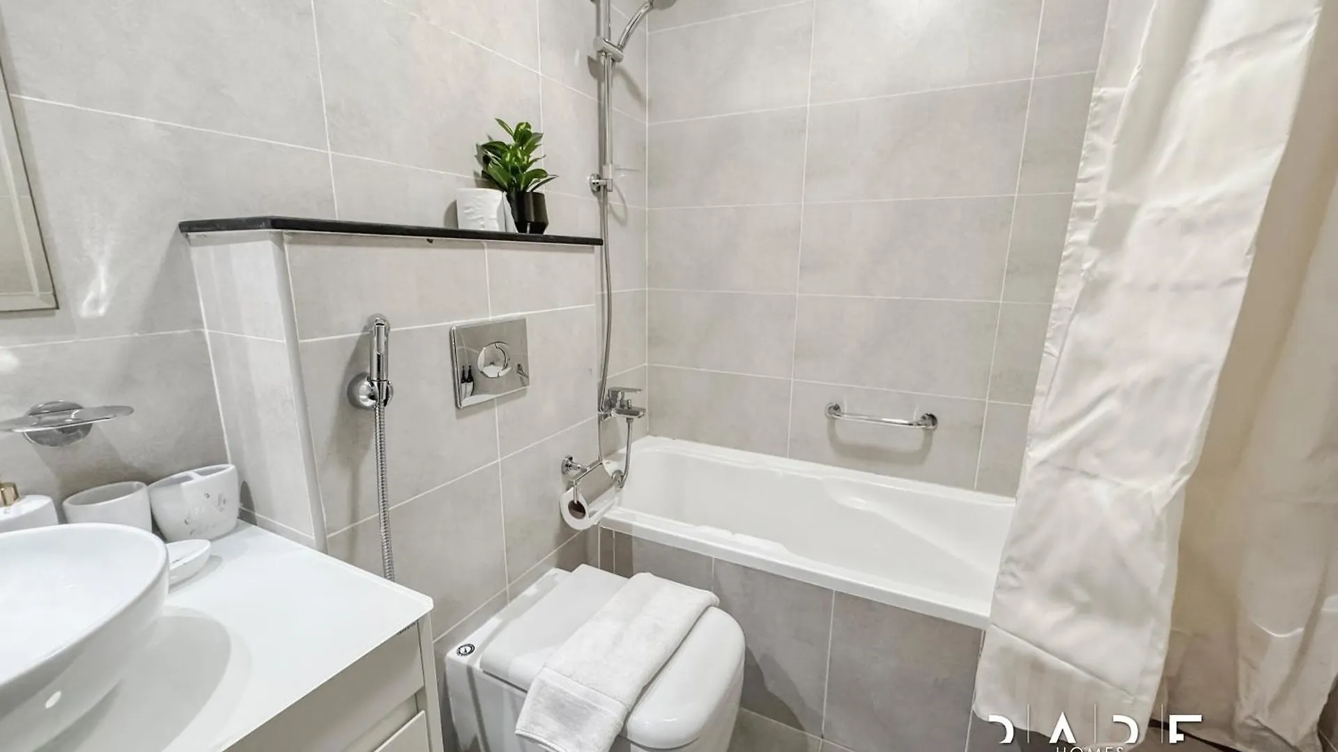 Rare Holiday Homes - Carson Tower B - Damac Hills - R3308 迪拜 0*,  阿拉伯联合酋长国